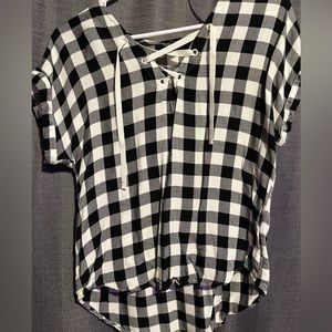 Short sleeve checkered shirt with lace up front